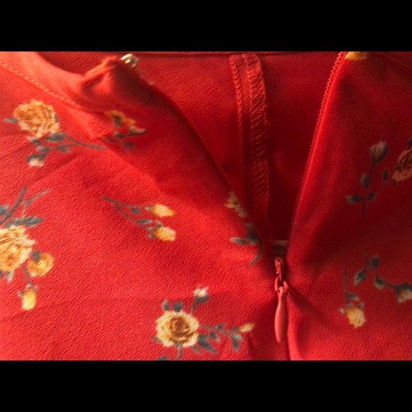 Cute with tiny flower detailing Red mini skirt - Picture 5 of 6